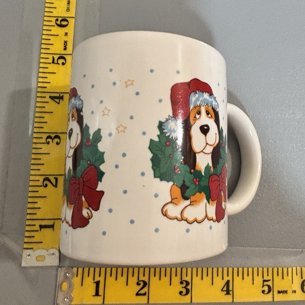 Basset Hound 1980's Christmas Holiday Dog Mug Wreath, Santa Hat 8 oz Stars Dots - Picture 2 of 10